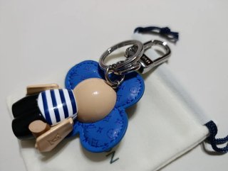 Llavero Louis Vuitton muñeca parisina