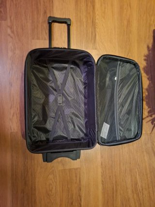 Maleta de viaje negra con ruedas