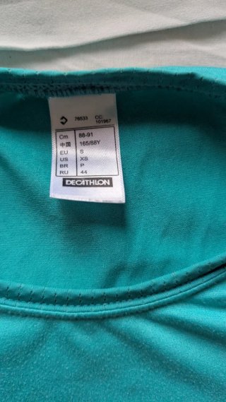 Camiseta deportiva turquesa