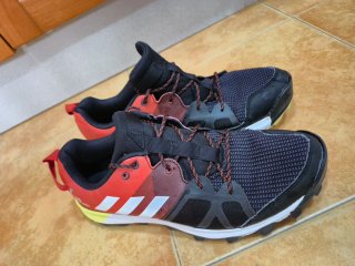 Zapatillas Adidas TR8 Kanadia Negras Rojas
