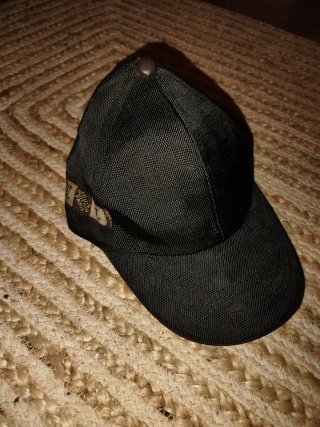 Gorra similar Louis Vuitton Negra y Beige