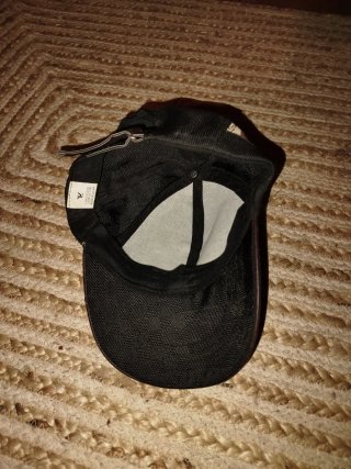 Gorra similar Louis Vuitton Negra y Beige