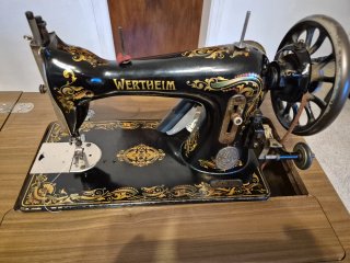 Máquina de coser antigua Wertheim