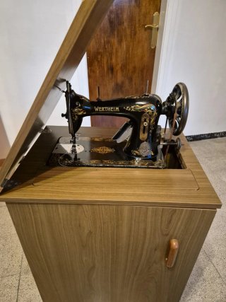 Máquina de coser antigua Wertheim