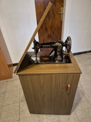 Máquina de coser antigua Wertheim