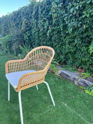 Silla de ratán con cojín