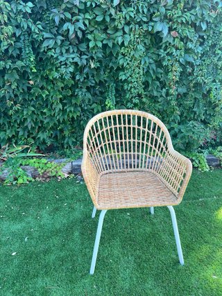 Silla de ratán con cojín