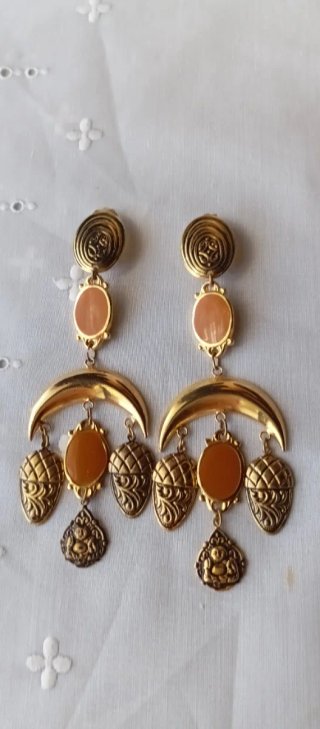 Pendientes dorados clips con piedras naranjas