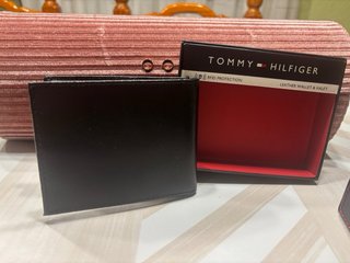 Cartera Tommy Hilfiger Negra RFID