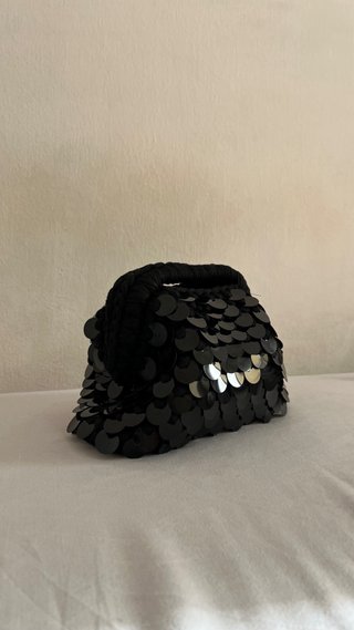 Clutch con paillettes nera