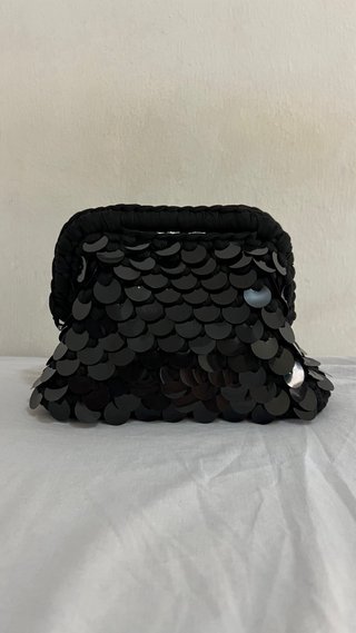 Clutch con paillettes nera