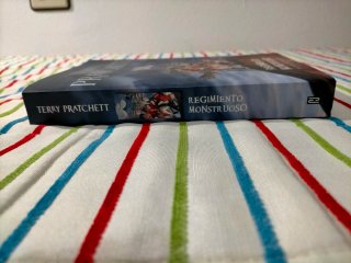 Regimiento monstruoso Una novela del Mundodisco