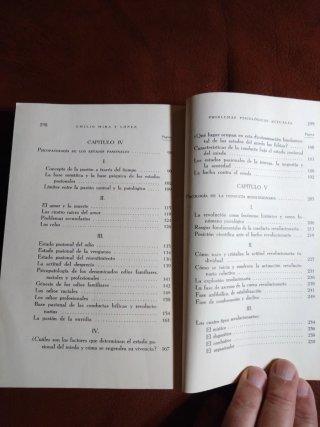 LIBROS DE TEMÁTICA MÉDICA - E 4