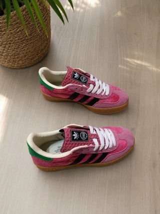 Zapatillas Gucci rosas y verdes