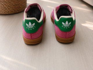Zapatillas Gucci rosas y verdes