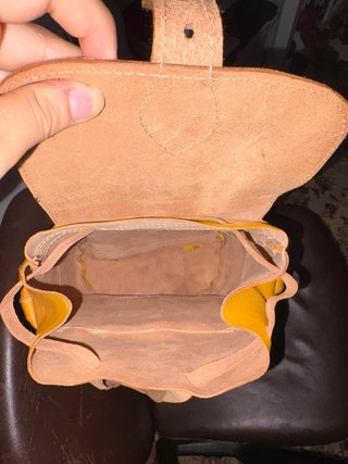 Mochila artesanal piel tono mostaza