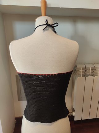 Top halter de crochet bordado Mango t. M negro