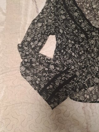 Blusa Stradivarius floral manga larga