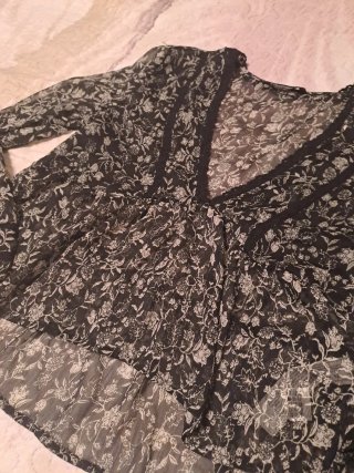 Blusa Stradivarius floral manga larga