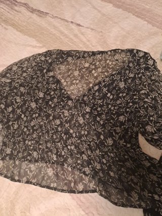 Blusa Stradivarius floral manga larga