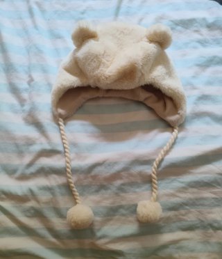Gorro oso peluche blanco con pompones