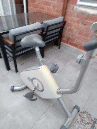 Bicicleta Estática Gris y Beige