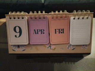 Calendario de mesa con diseño de mariposas