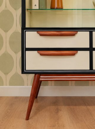 VITRINA MID CENTURY.