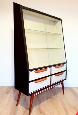 VITRINA MID CENTURY.