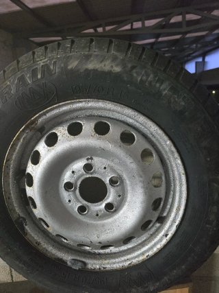 4 Llantas de chapa con cubiertas nuevas Vito 15