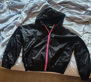 Chubasquero niña Benetton negro talla 13/14 años
