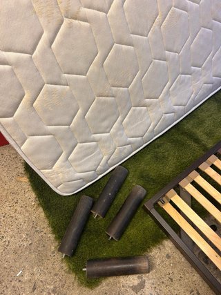 Somier de madera y plástico. Se regala colchon