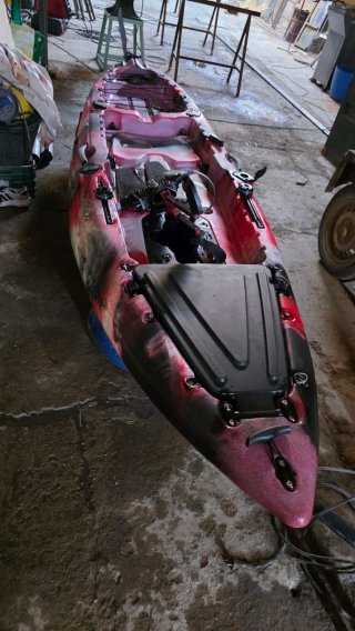 Kayak de pesca a pedales nuevo muy pocas salidas