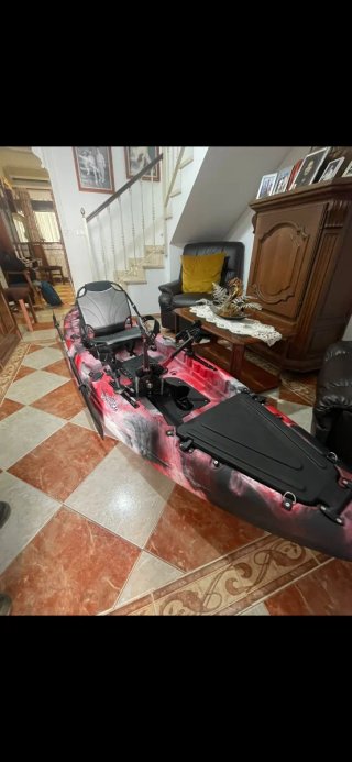 Kayak de pesca a pedales nuevo muy pocas salidas