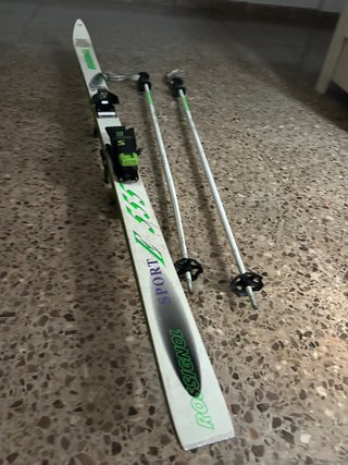 Esquís Rossignol con bastones