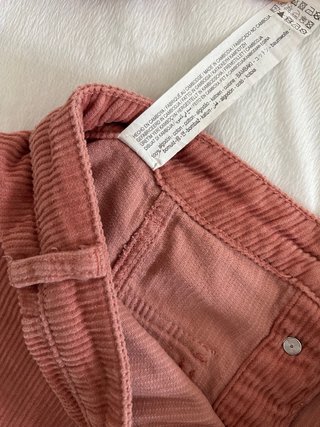 Falda rosa de pana con botones Stradivarius