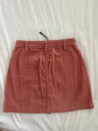 Falda rosa de pana con botones Stradivarius