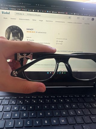 Gafas con estética Chrome Hearts