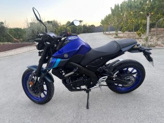 Yamaha MT-125 Azul y Negra