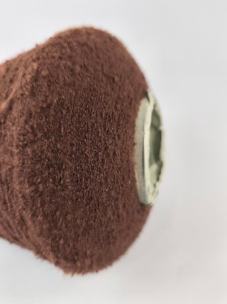 Cono lana bouclé / rizada marrón chocolate