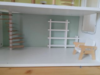Casita de madera para muñecas