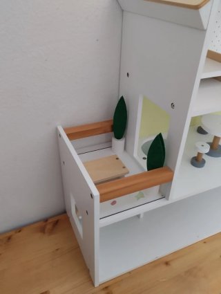 Casita de madera para muñecas
