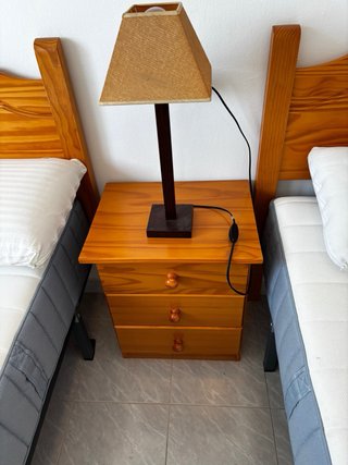 2 Camas 90x190 IKEA + Colchones + Mesita