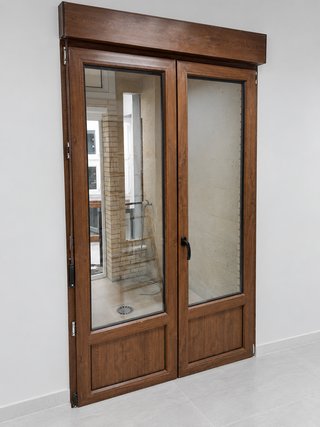 Puerta PVC Madera 2 Hojas con Persiana