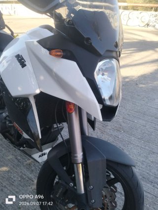 KTM 990 smt Adventure Negra y Blanca