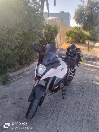 KTM 990 smt Adventure Negra y Blanca