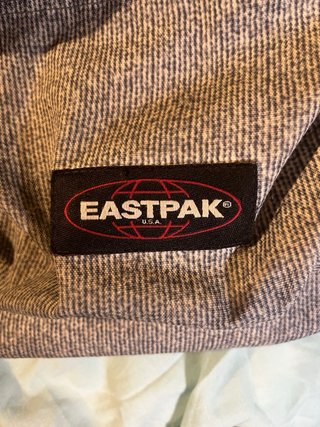 Mochila Eastpak gris