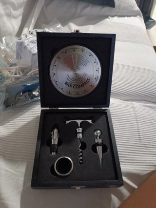 Set de sacacorchos y accesorios para vino