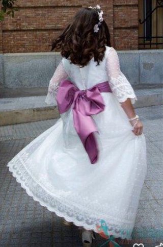 Vestido de comunión blanco con lazo morado