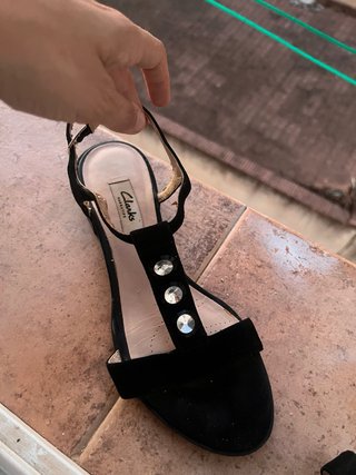 Sandalias Clarks de ante Negras con Joyas